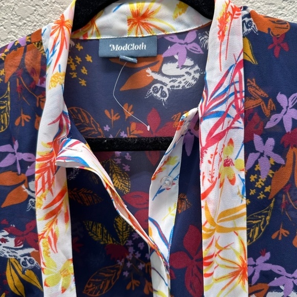 Modcloth Short Sleeve Top Sheer Floral Lemur Frogs & Parrot Print Womens S NEW - Picture 5 of 15